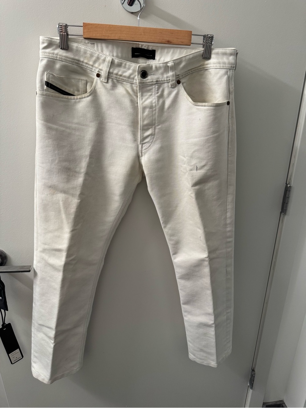 Diesels Black & Gold Skinny Men’s Low Waist Jeans in Off-White